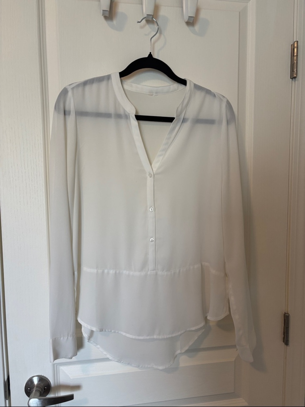 Women’s Cream V-Neck Long-Sleeve Blouse